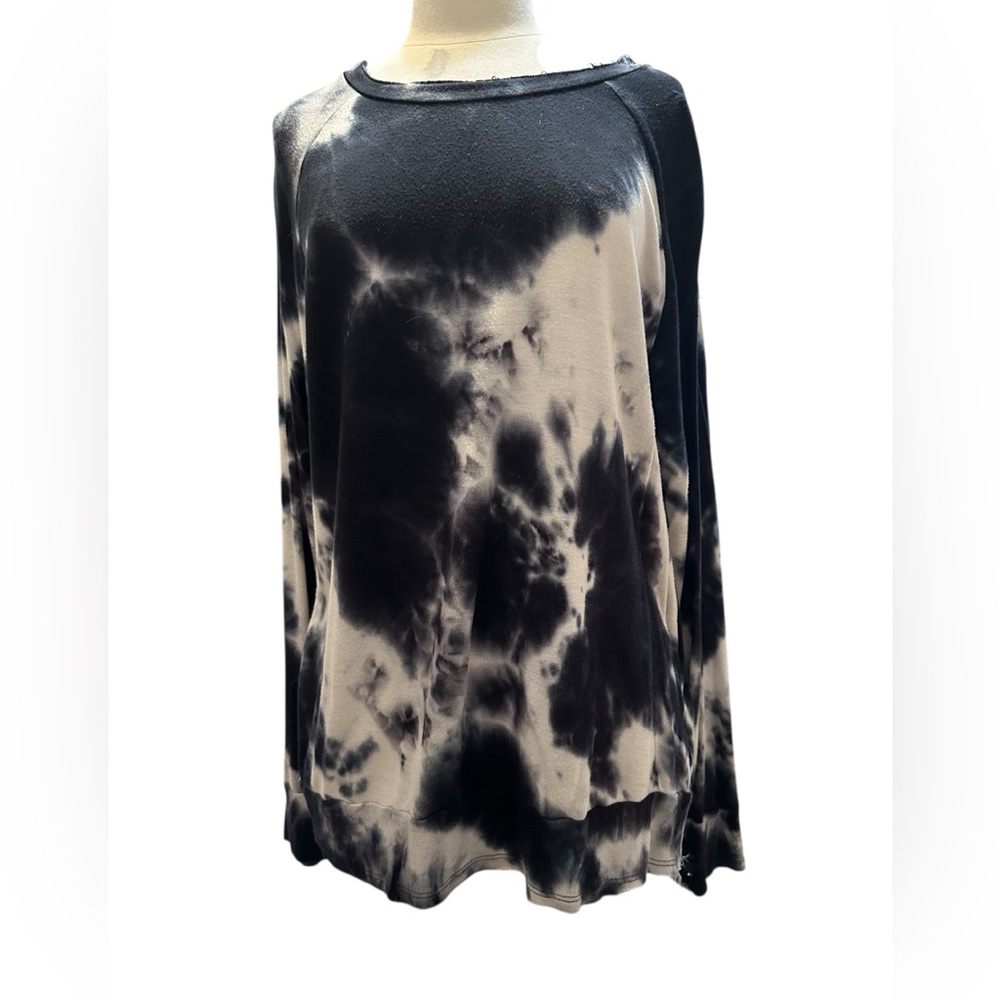 Black and White Tie-Dye Sleeveless Top